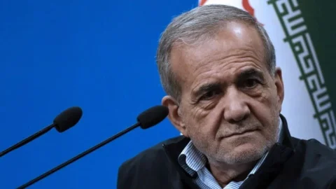 Pezeşkiyan ekonomik krizin derinleştiğini kabul etti