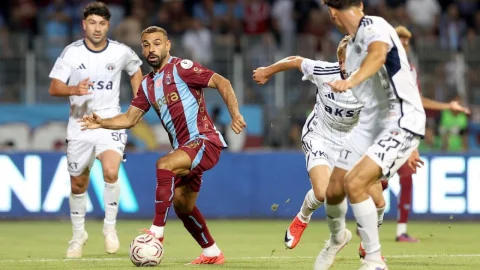 Salah Trabzonspor formasıyla ilk resmi maçına çıktı