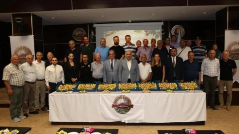 Söke'de sezonun ilk kuru inciri kilogramı 600 TL'den alındı