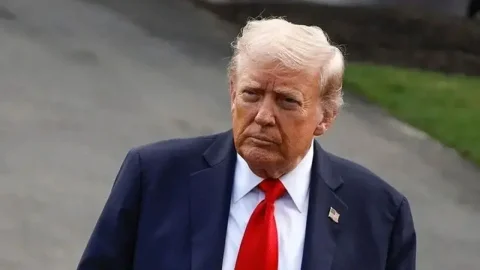 Trump: USS Abraham Lincoln'ın yakında benzer bir gemiyle değiştirileceğini söyledi